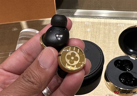 lv cuffie|Louis Vuitton Horizon Light Up Earphones .